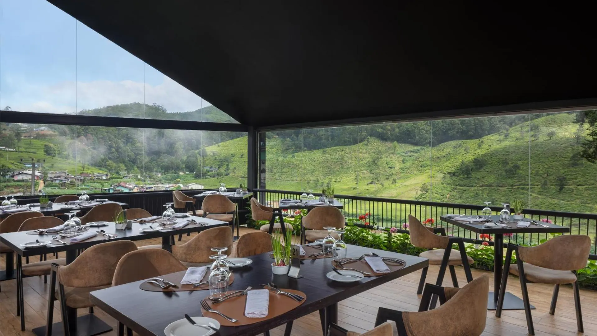 The Golden Ridge Hotel Nuwara Eliya 5*,